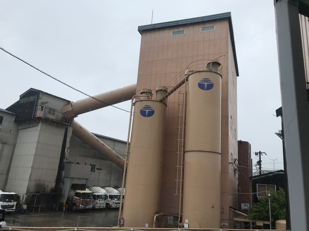 生コンプラント及びセメントサイロ