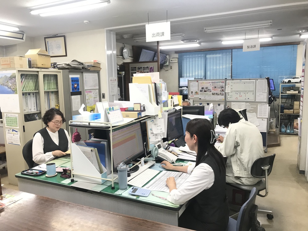 出荷課の様子
