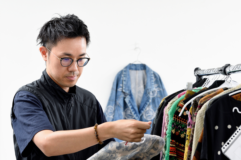 古着を扱った作業を展開中です。